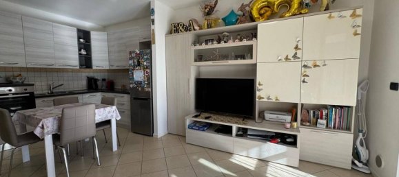 2 rooms Apartment in Bologna, Italy No. 30180 6