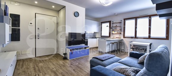 2 bedrooms Apartment in Biassono, Italy No. 379792 4