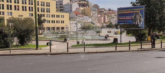 90m² Commercial property in Lisbon, Portugal No. 68184 8