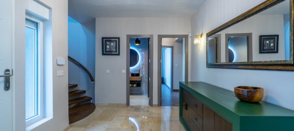 4 bedrooms Villa in Marbella, Spain No. 261159 6