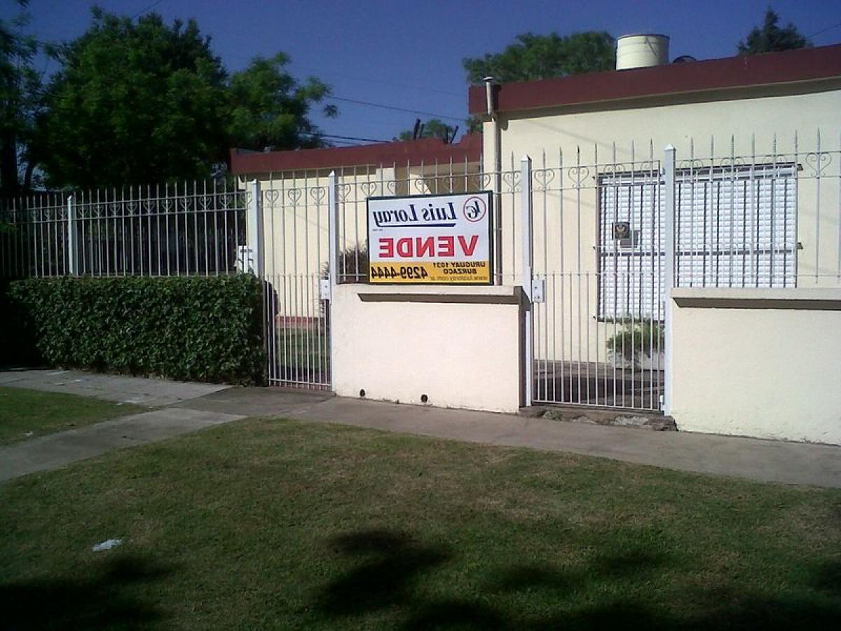 Casa de 2 dormitorios en Almirante Brown, Argentina No. 99421