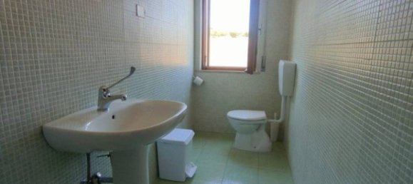 5-Zimmer Gewerbliche Immobilie in Notaresco, Italy, Nr. 108139 26