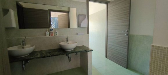 5-Zimmer Gewerbliche Immobilie in Notaresco, Italy, Nr. 108139 25