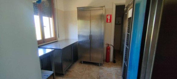 5-Zimmer Gewerbliche Immobilie in Notaresco, Italy, Nr. 108139 17