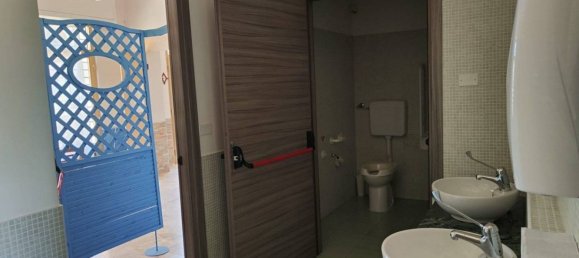 5-Zimmer Gewerbliche Immobilie in Notaresco, Italy, Nr. 108139 21