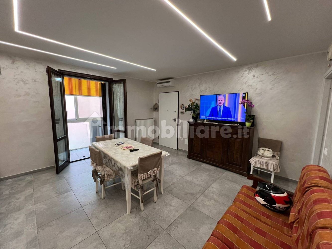 2 bedrooms Apartment in Mantua, Italy No. 379458