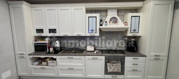 2 bedrooms Apartment in Mantua, Italy No. 379458 3