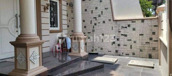 4 bedrooms House in Jakarta, Indonesia No. 1995 8