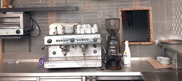 45m² Commercial property in Porto, Portugal No. 68422 4