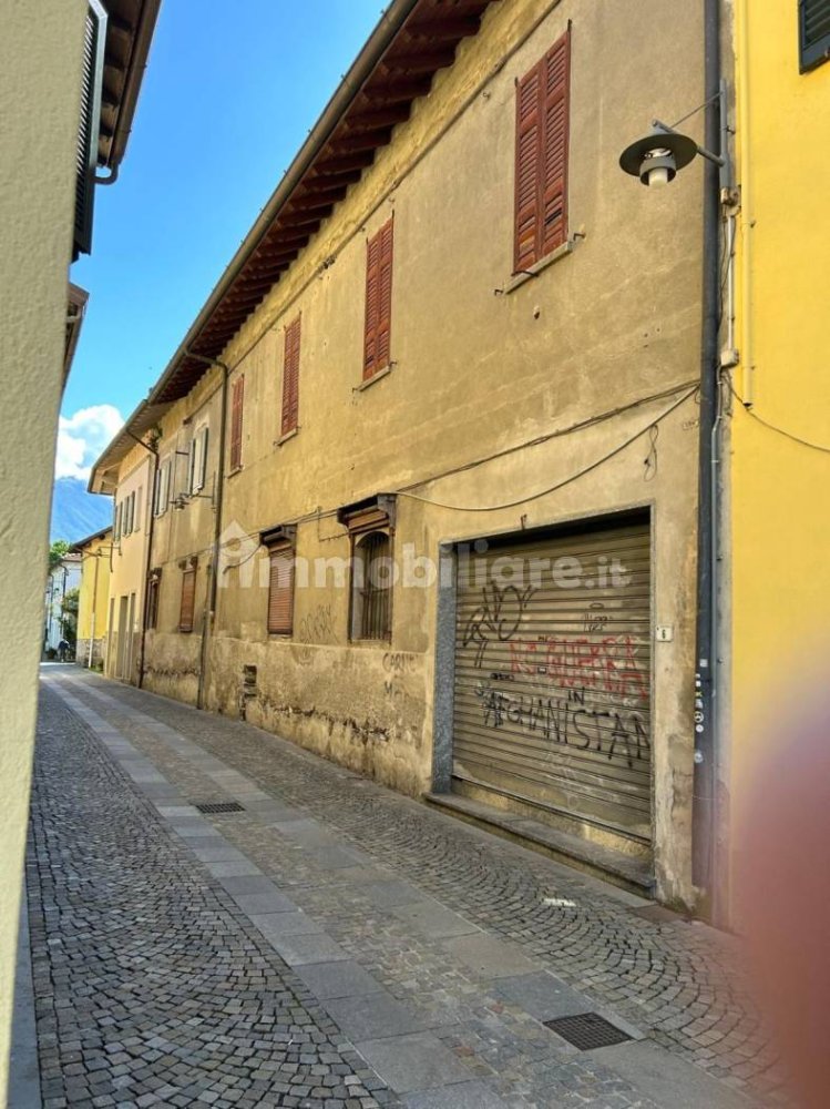 Дом с 5 комнатами в Колико, Италия № 73054