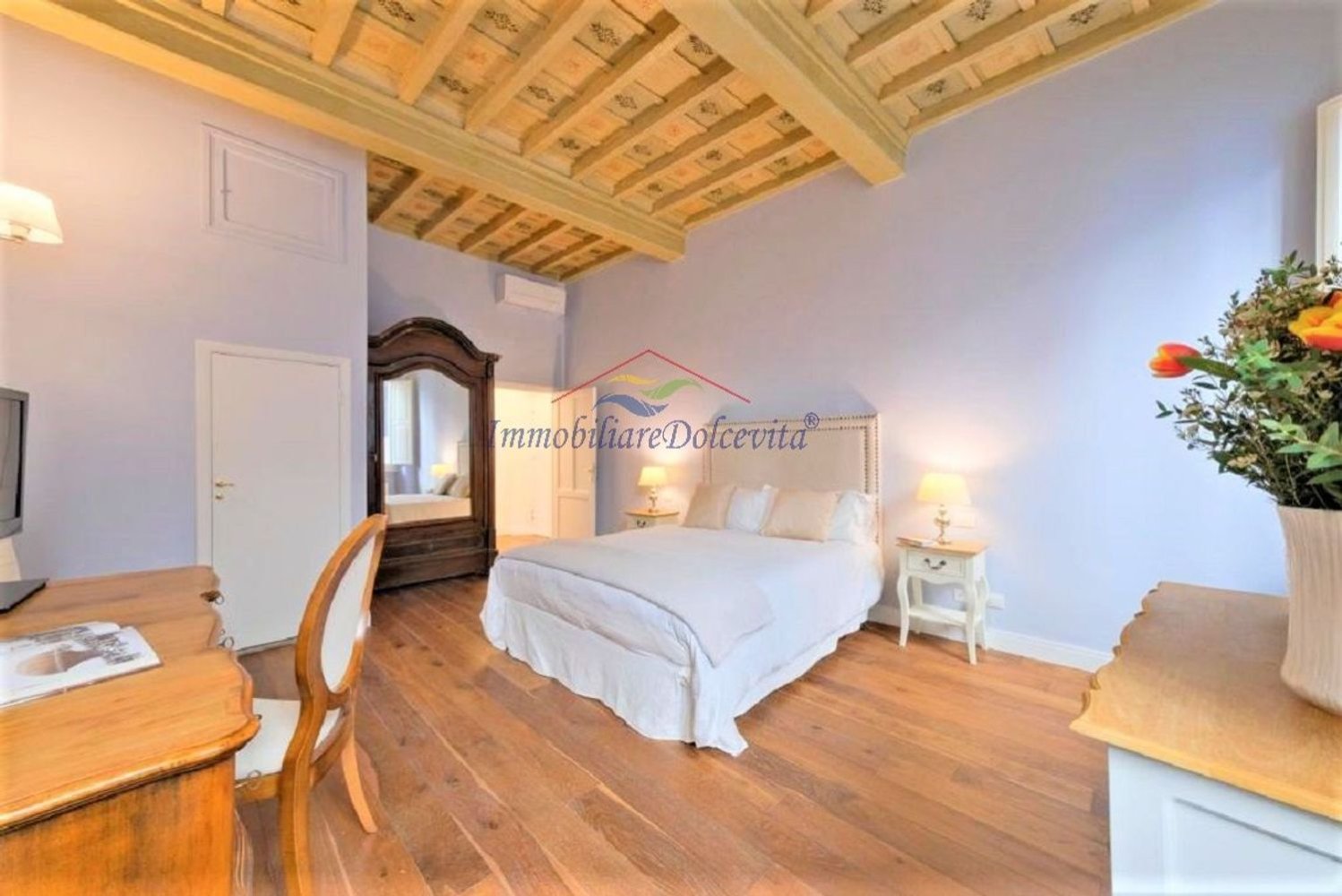 4 rooms Apartment in Florence, Italy No. 199590