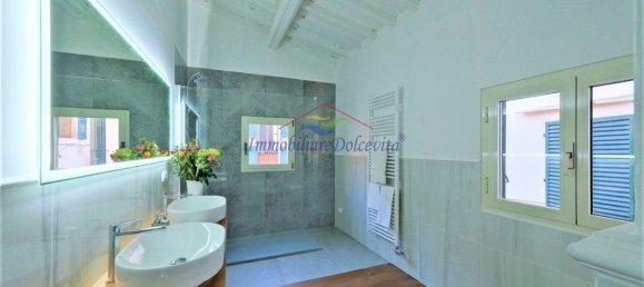 4 rooms Apartment in Florence, Italy No. 199590 6