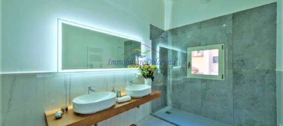 4 rooms Apartment in Florence, Italy No. 199590 9