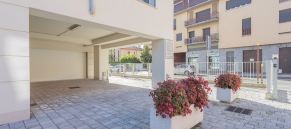 Bureau à Bergamo, Italy 310m² No. 88566 7