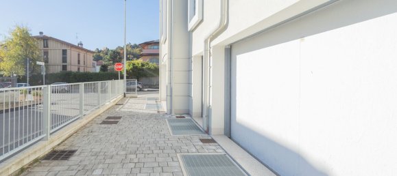 Bureau à Bergamo, Italy 310m² No. 88566 38