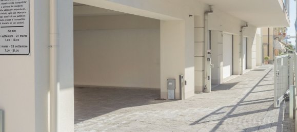 Bureau à Bergamo, Italy 310m² No. 88566 19