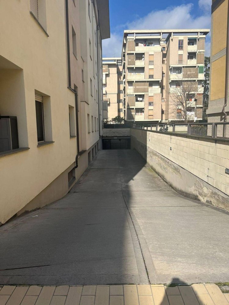 17m² Garage in Florence, Italy No. 52065