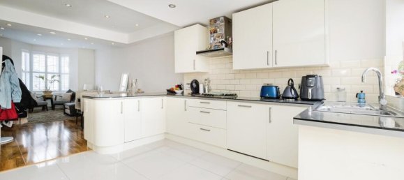 5 bedrooms House in Plaistow, United Kingdom No. 11392 7