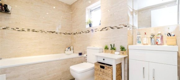 5 bedrooms House in Plaistow, United Kingdom No. 11392 23