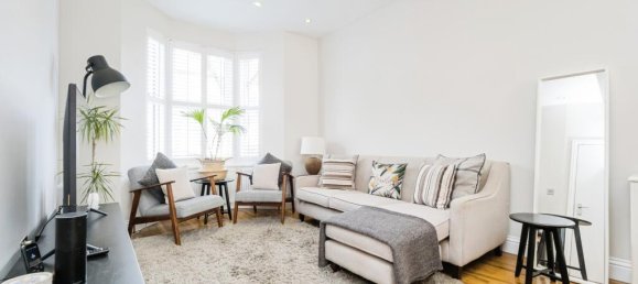 5 bedrooms House in Plaistow, United Kingdom No. 11392 2