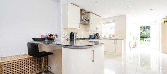 5 bedrooms House in Plaistow, United Kingdom No. 11392 9