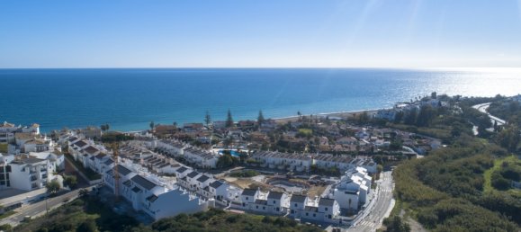 Apartamento de 3 dormitorios en Estepona, Spain No. 4601 6