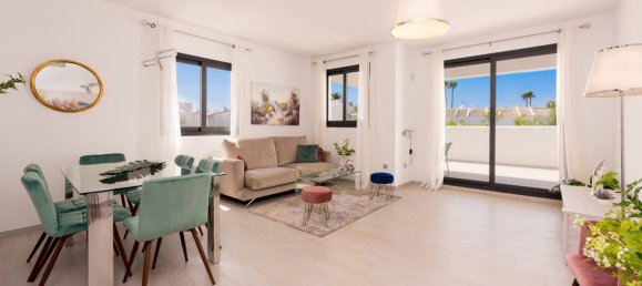 Apartamento de 3 dormitorios en Estepona, Spain No. 4601 2