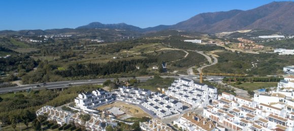 Apartamento de 3 dormitorios en Estepona, Spain No. 4601 5