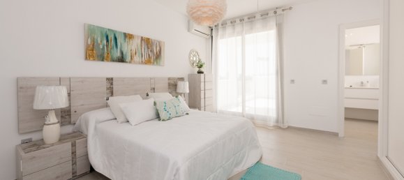 Apartamento de 3 dormitorios en Estepona, Spain No. 4601 3