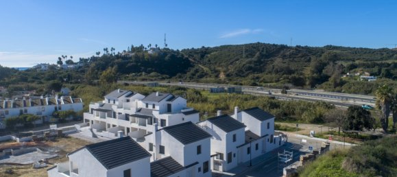 Apartamento de 3 dormitorios en Estepona, Spain No. 4601 9