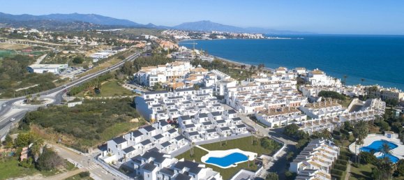 Apartamento de 3 dormitorios en Estepona, Spain No. 4601 7