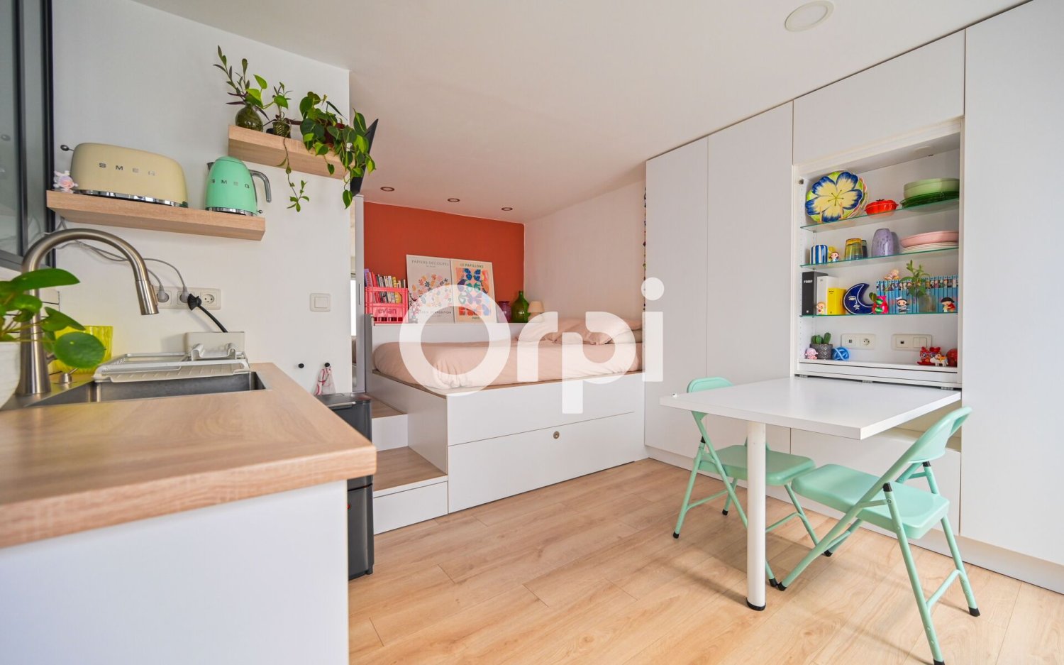 Studio in Paris, France No. 142068