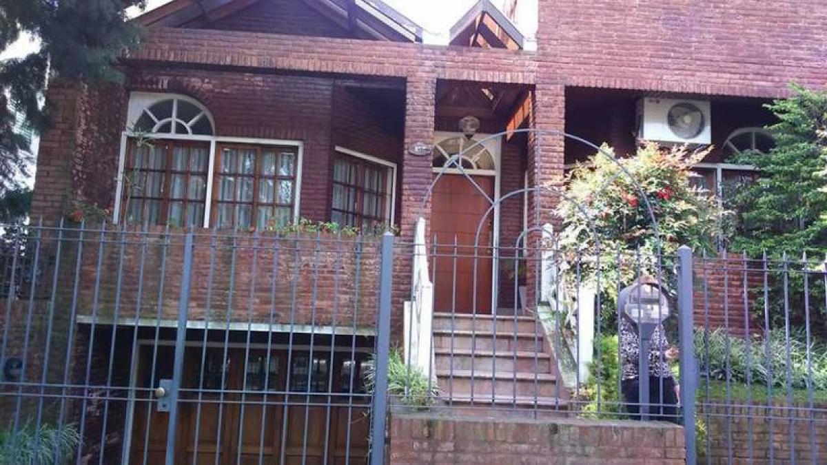 Дом с 4 спальнями в Кильмес, Аргентина № 56449