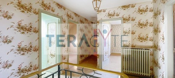 4 Schlafzimmer Haus in Saint-Andre-de-Corcy, France, Nr. 289816 13