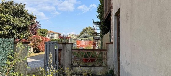 3 bedrooms House in Lucca, Italy No. 164664 22