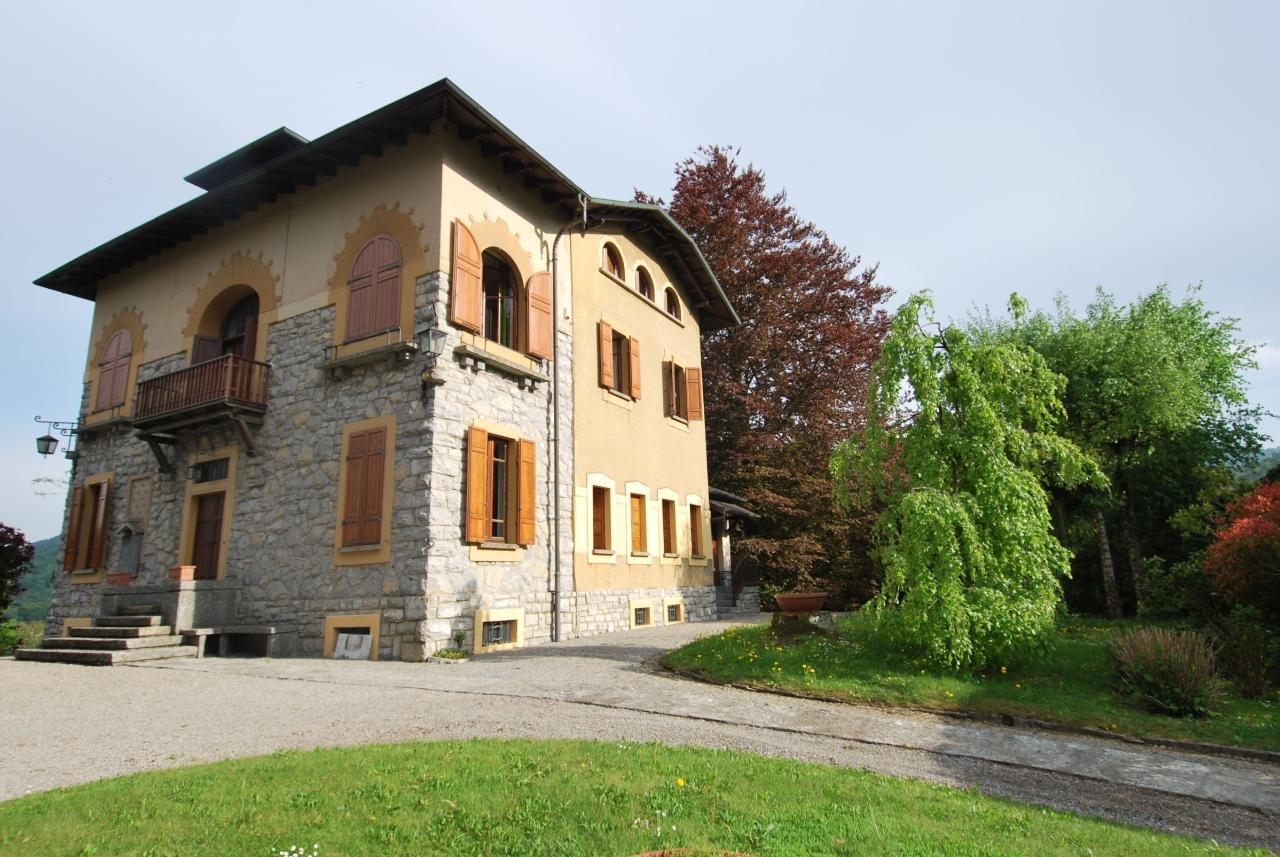 18 rooms Villa in Alta Valle Intelvi, Italy No. 13708
