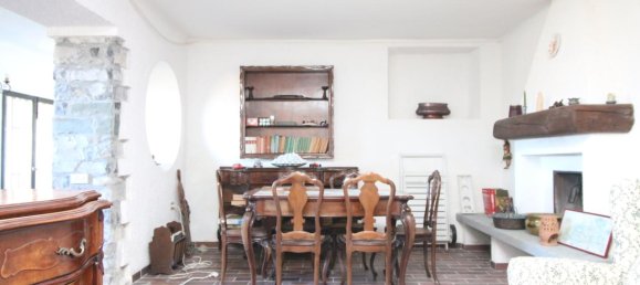 18 rooms Villa in Alta Valle Intelvi, Italy No. 13708 3