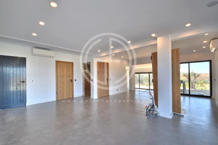 5 bedrooms House in Quarteira, Portugal No. 31890