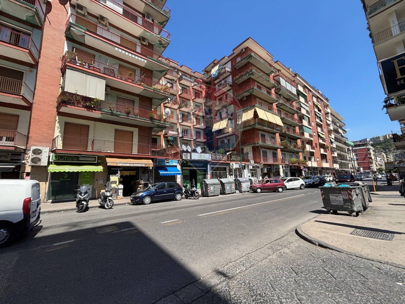 3 rooms Apartment in Naples, Italy No. 268067