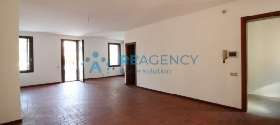 230m² Building in Thiene, Italy No. 351447 5