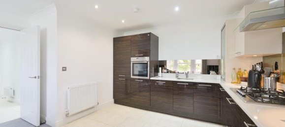 2 bedrooms Apartment in Surbiton, United Kingdom No. 9960 3