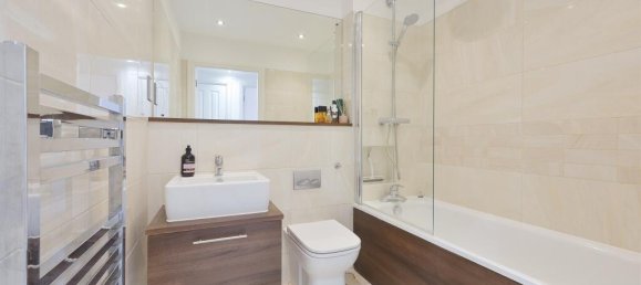 2 bedrooms Apartment in Surbiton, United Kingdom No. 9960 7