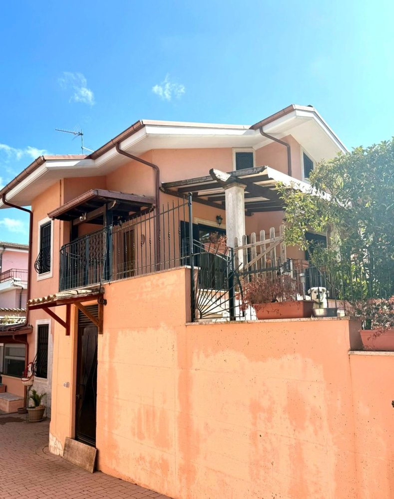 8 rooms Villa in Labico, Italy No. 270669