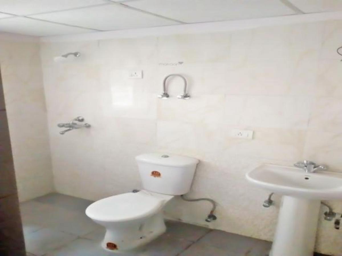 4 bedrooms House in Noida, India No. 51825