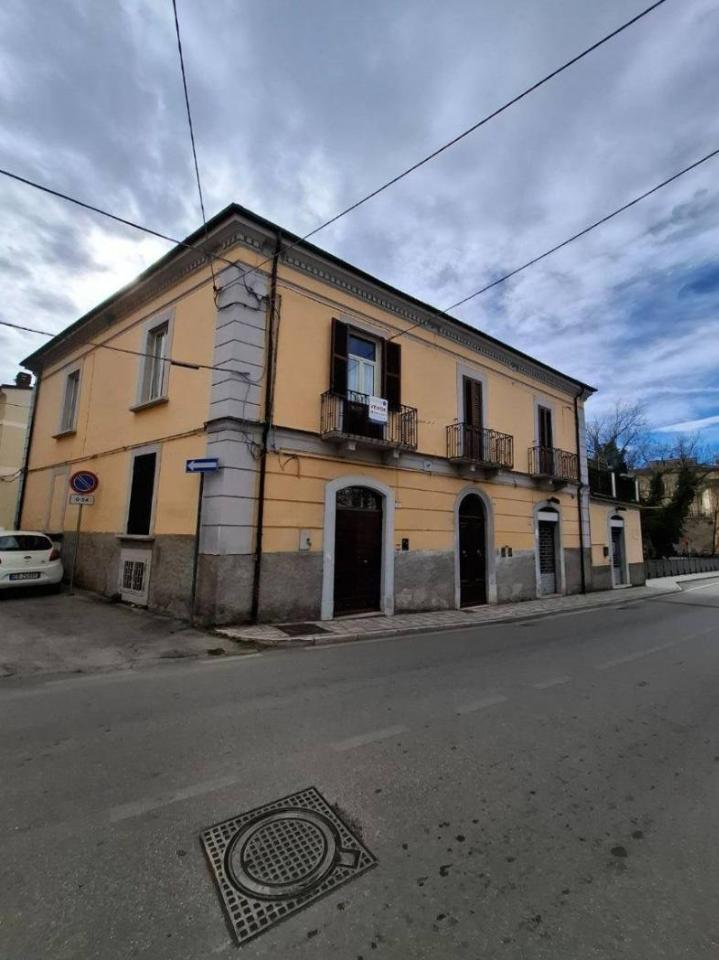 Apartamento de 4 habitaciónes en Sulmona, Italy No. 107276