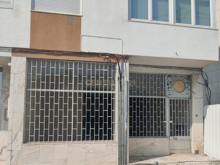 158m² Commercial property in Almada, Portugal No. 242465