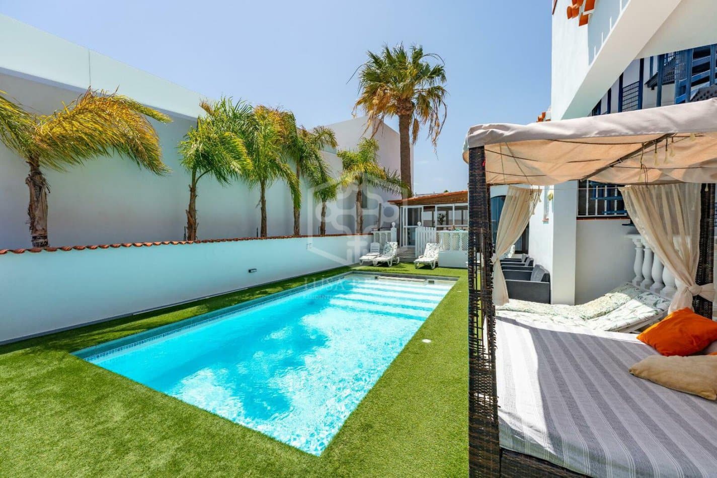 Villa de 4 dormitorios en San Miguel de Abona, Spain No. 206616