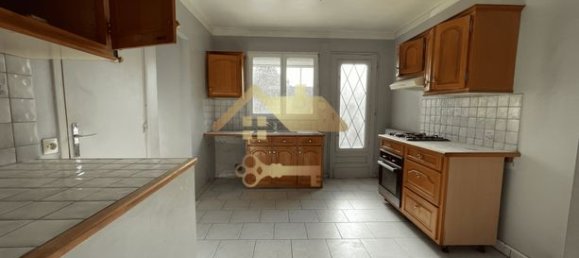 3 Schlafzimmer Haus in Villepinte, France, Nr. 314016 2