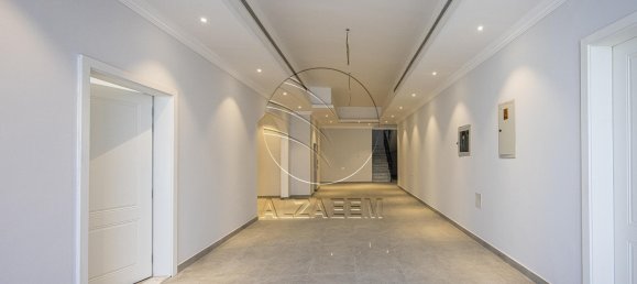 10 bedrooms Villa in Abu Dhabi, UAE No. 29397 2