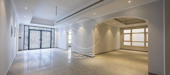 10 bedrooms Villa in Abu Dhabi, UAE No. 29397 3